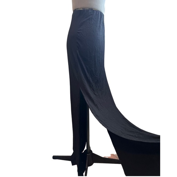 4/$25 BOOhoo maxi skirt - Picture 2 of 4